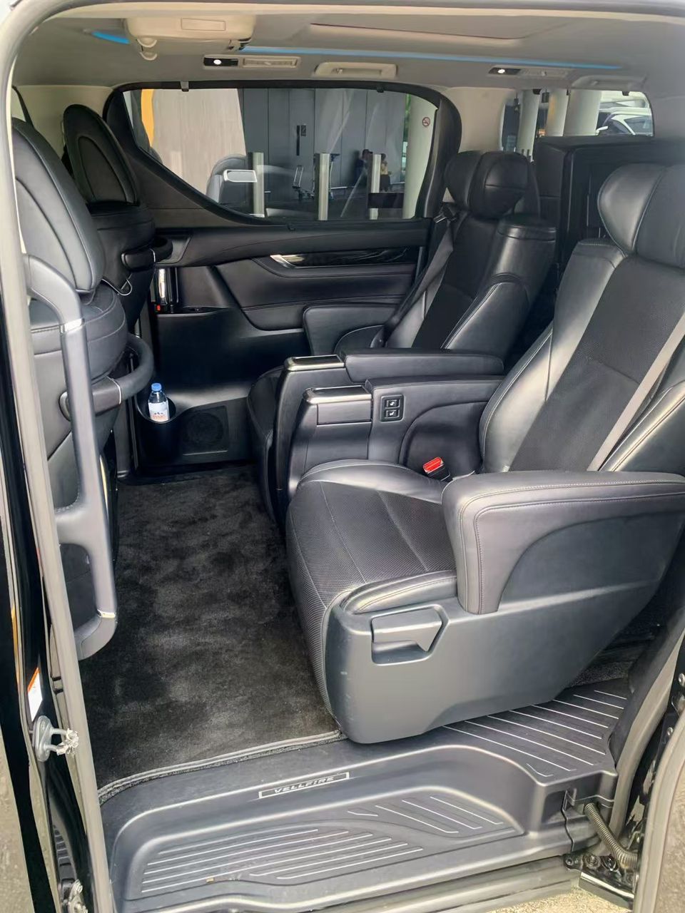 Toyota Vellfire view 2